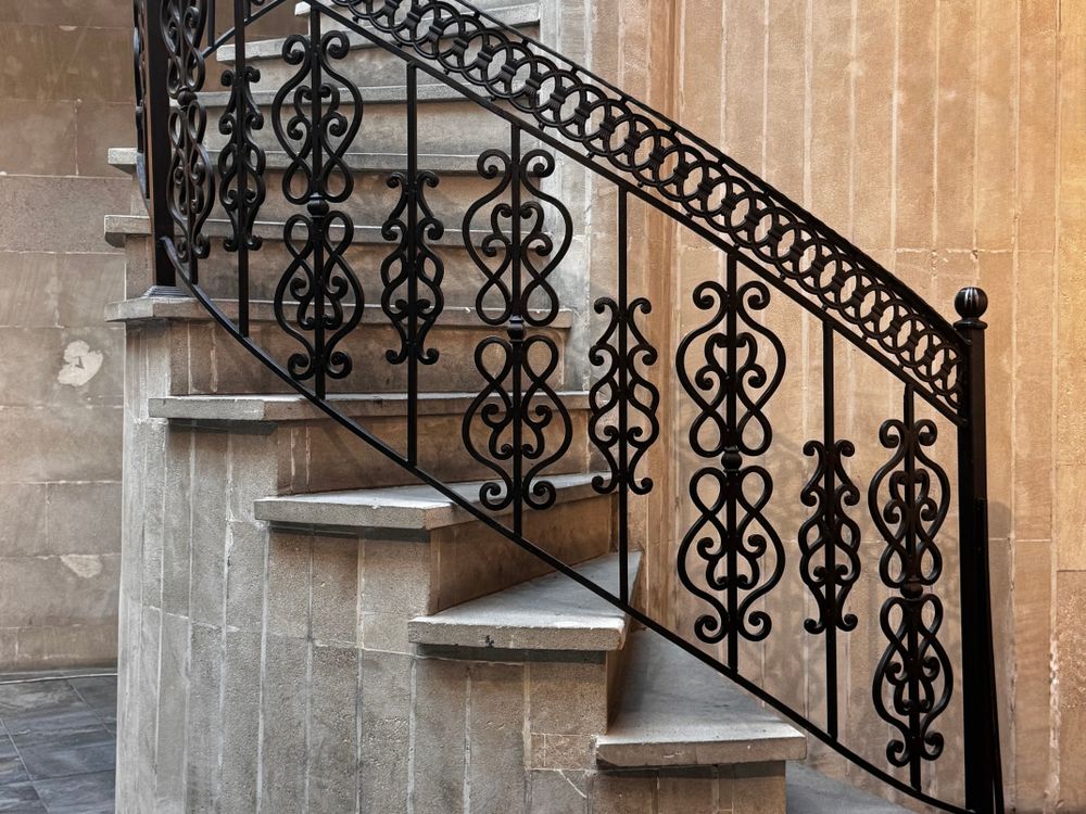 Scara metalica in spirala cu balustrada forjata